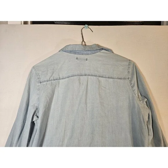 Lot Of 2 Old Navy Lightweight Denim Blue Long Sleeve Button Shirt Women's Small - Picture 16 of 16